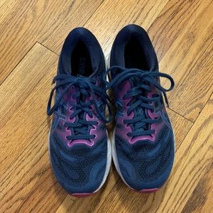 Asics “Gel Nimbus 23” Women Size 9.5 US